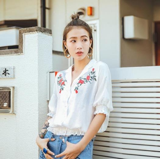 5款撞色系带荷叶领衬衫搭配：演绎青春阳光学院风