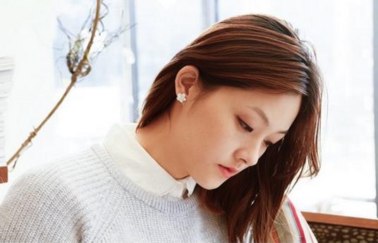 四叶草银白色耳钉怎么搭配：彰显百变风格（图）