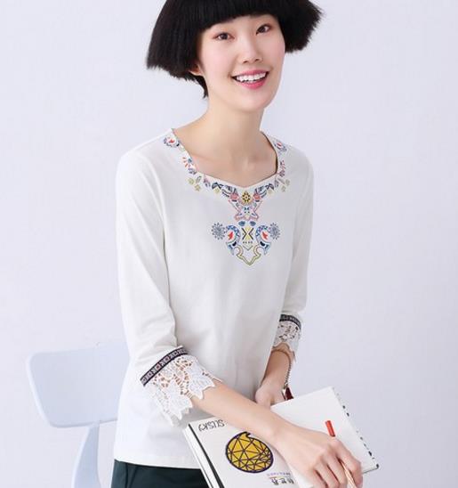 高腰百褶裙搭配露肩短袖T恤:6款搭出文艺淑女范 高腰百褶裙搭配露肩短袖T恤:6款搭出文艺淑女范