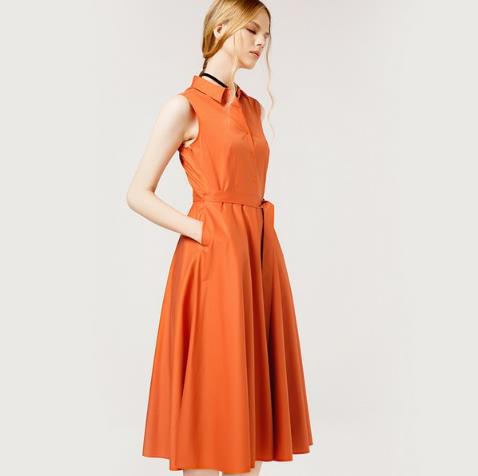 高跟凉鞋搭配灯笼袖收腰V领连衣裙:凸显优雅女人味 高跟凉鞋搭配灯笼袖收腰V领连衣裙:凸显优雅女人味