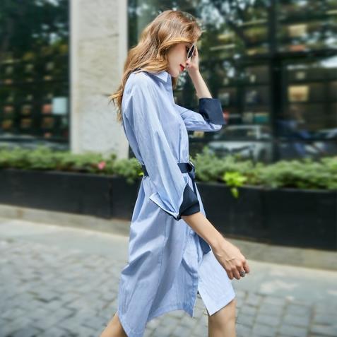 高跟凉鞋搭配灯笼袖收腰V领连衣裙:凸显优雅女人味 高跟凉鞋搭配灯笼袖收腰V领连衣裙:凸显优雅女人味