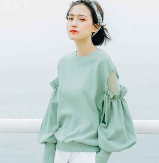 网纱拼接卫衣怎么搭配裤装：5款卫衣让你个性十足