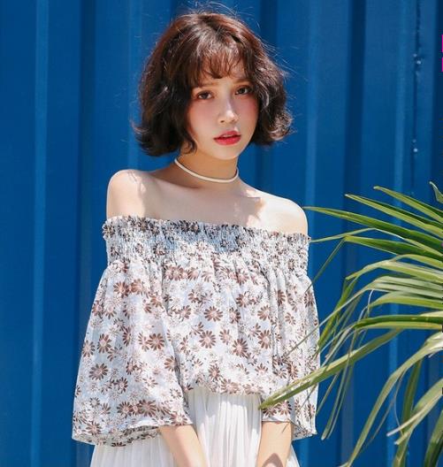 一字领喇叭袖碎花雪纺衫的多种搭配：彰显夏日清凉