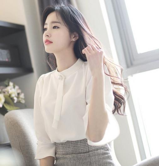 一字领喇叭袖碎花雪纺衫的多种搭配：彰显夏日清凉