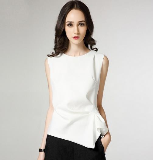 一字领喇叭袖碎花雪纺衫的多种搭配：彰显夏日清凉