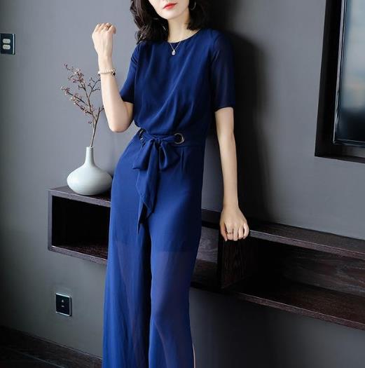 6款短袖连体裤搭配:省时有气质连体裤推荐(图) 6款短袖连体裤搭配:省时有气质连体裤推荐(图)