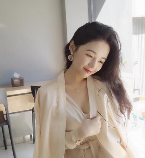 秋冬必备单品时髦外套 韩范外套就要这么穿 秋冬必备单品时髦外套 韩范外套就要这么穿