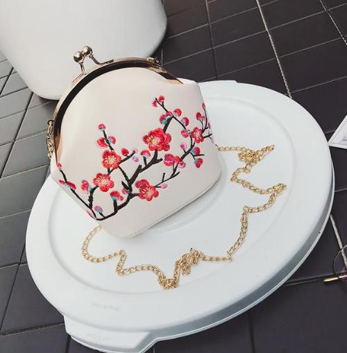 明星都超爱的个性单肩斜挎包 席卷时尚圈（图）