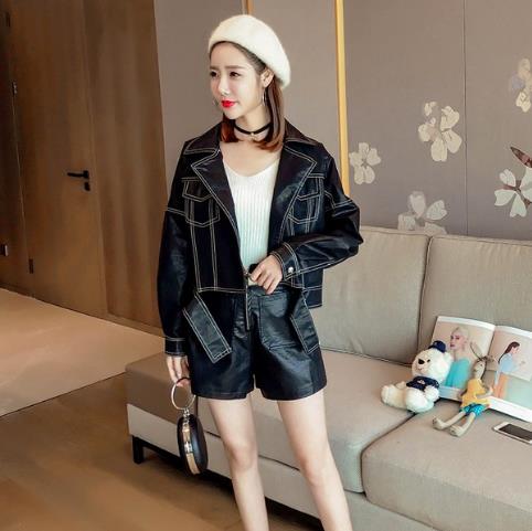 大翻领短款皮外套怎么搭配才能彰显时尚个性