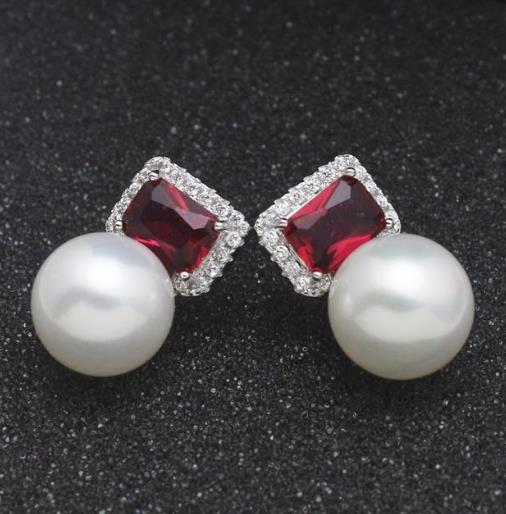 这4款珍珠耳钉让你的名媛气质一路飙升（图）