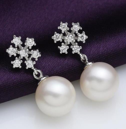 这4款珍珠耳钉让你的名媛气质一路飙升（图）