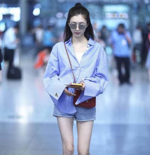 衬衫要不要塞进裤子 江疏影的穿法潮出新高度(图) 衬衫要不要塞进裤子 江疏影的穿法潮出新高度(图)