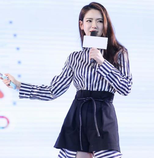 衬衫要不要塞进裤子 江疏影的穿法潮出新高度（图）