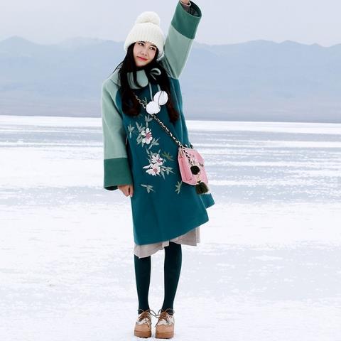 纯色长袖针织衫如何搭配外套 打造时尚优雅范 纯色长袖针织衫如何搭配外套 打造时尚优雅范