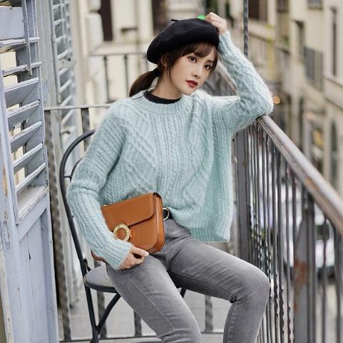 抗拒严寒还是大毛领连帽羽绒服（图）