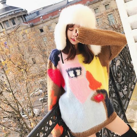 抗拒严寒还是大毛领连帽羽绒服（图）