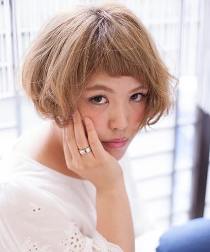 蘑菇头发型示范 打造百变风格（图）