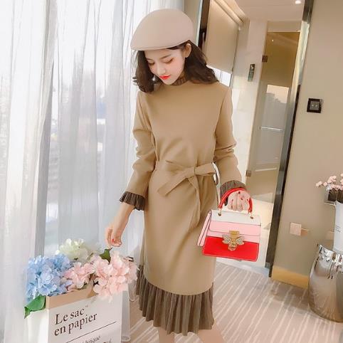 冬天不单调：百褶拼接毛呢裙搭配推荐（图）