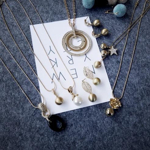 解锁时髦新功能：让项链占领你的美（图）