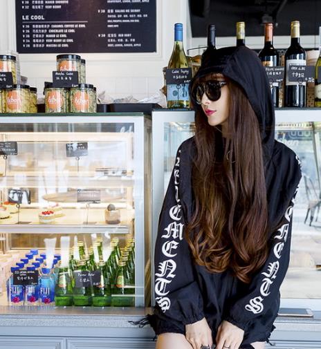 外穿内搭都好看的简约时髦卫衣搭配示范（图）