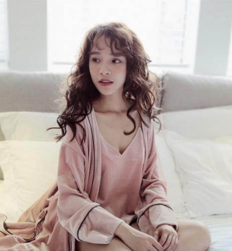 跟随今冬流行风 金丝绒家居服也时髦 跟随今冬流行风 金丝绒家居服也时髦