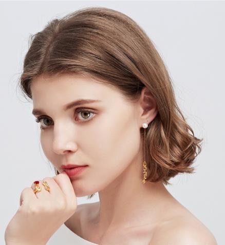 你懂耳环的这些搭配吗 5款耳环让你更时髦（图）