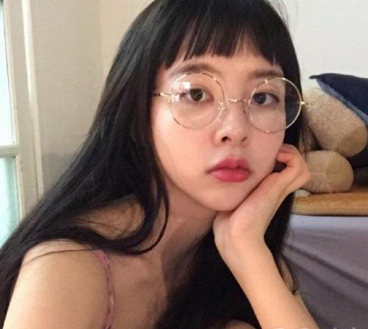 长直发可是当下女神最爱的一款发型,直顺长发随肩而下,怎么看怎