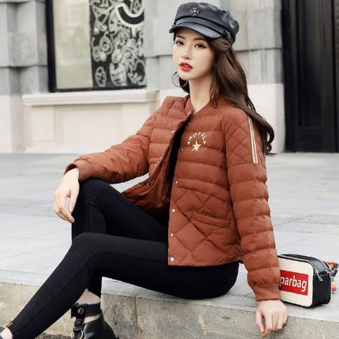 宽松立领面包服搭配链条包：满满的潮范儿（图）