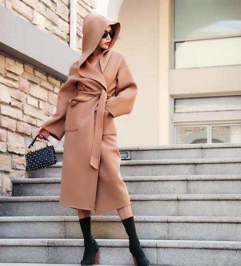 中长款格纹毛呢外套搭配：演绎知性帅气（图）