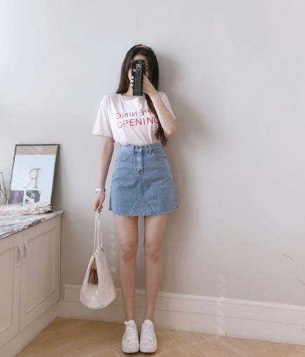 小个子秒变大长腿 牛仔半身裙的多种搭配分享