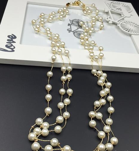 如何为秋冬的风格增加色彩 必备毛衣链搭配