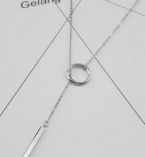 如何为秋冬的风格增加色彩 必备毛衣链搭配