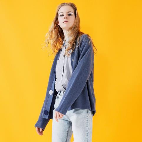 早春时尚穿搭:粗线针织纯色开衫推荐(图) 早春时尚穿搭:粗线针织纯色开衫推荐(图)