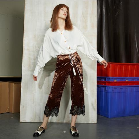 减龄第一的背带元素 丝绒背带短裙分享(图) 减龄第一的背带元素 丝绒背带短裙分享(图)