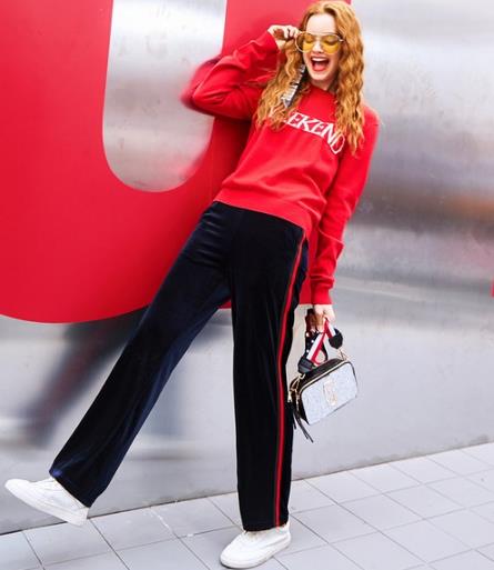 减龄第一的背带元素 丝绒背带短裙分享(图) 减龄第一的背带元素 丝绒背带短裙分享(图)