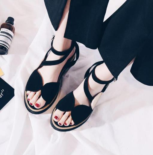 今年最火的几款高跟鞋 时髦又个性(图) 今年最火的几款高跟鞋 时髦又个性(图)