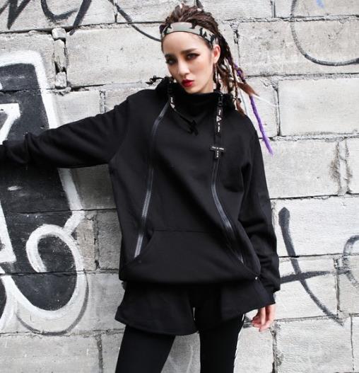 秋冬加绒卫衣搭配牛仔裤:打造青春美范儿(图) 秋冬加绒卫衣搭配牛仔裤:打造青春美范儿(图)