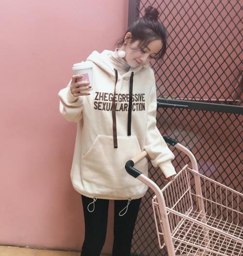 秋冬加绒卫衣搭配牛仔裤：打造青春美范儿（图）