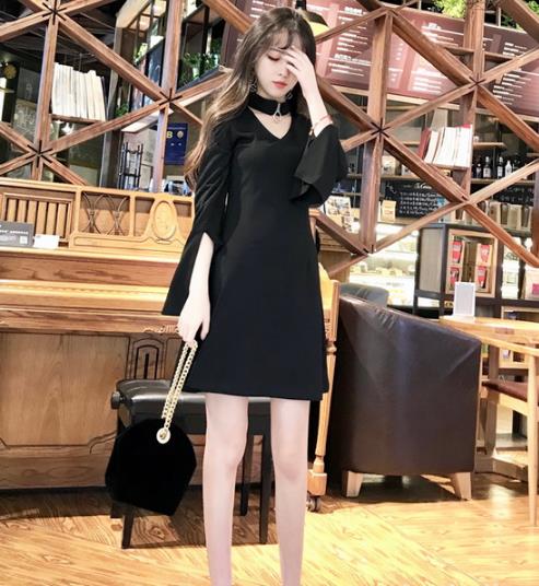 小黑裙的多种搭配让你年会与众不同（图）