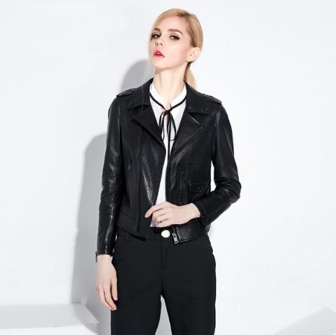 短款机车皮夹克如何搭配 优雅又不失性感（图）