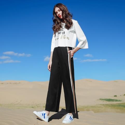 没什么比套装更实用 轻松搞定换季搭配(图) 没什么比套装更实用 轻松搞定换季搭配(图)