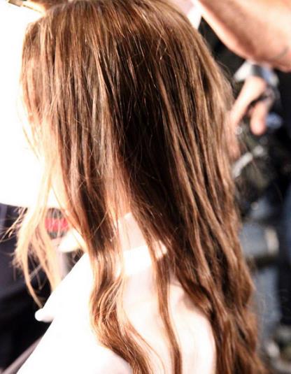 教你一分钟做出自然飘逸的女神级卷发（图）