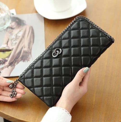 今年流行钻石镶钻手拿包：优雅又时尚（图）