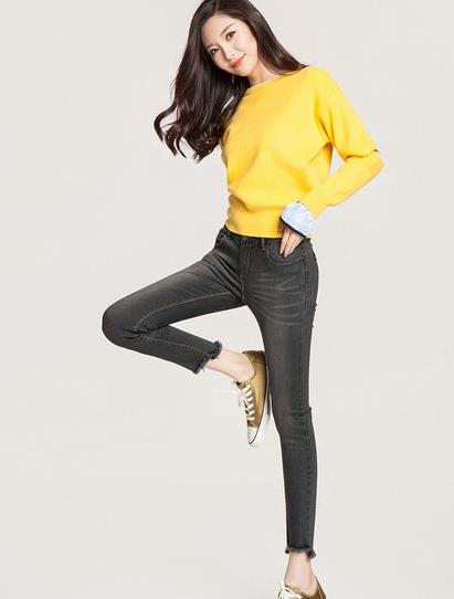 6款高腰牛仔裤搭配：轻松打造大长腿（图）