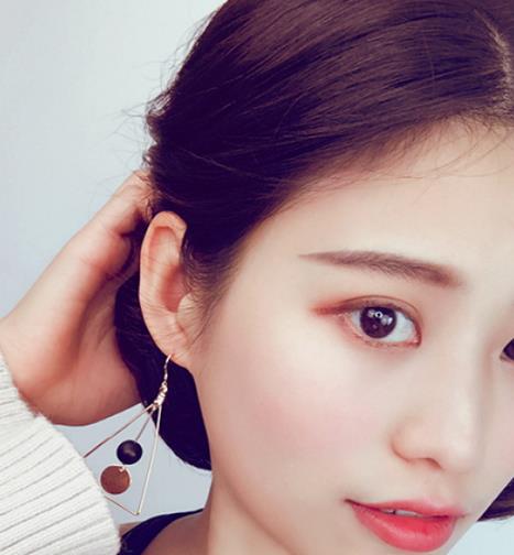 这几款简约又时髦的耳环 优雅大气（图）