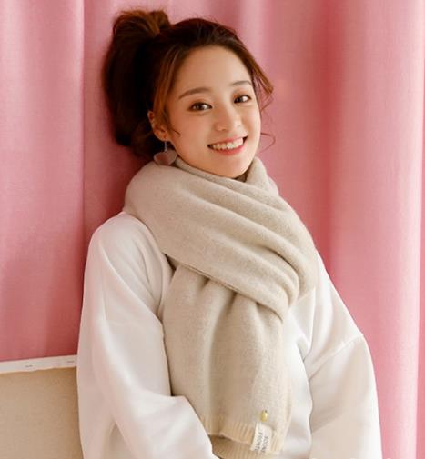 今冬围巾流行这么戴 5款围巾搭出欧美时尚感（图）