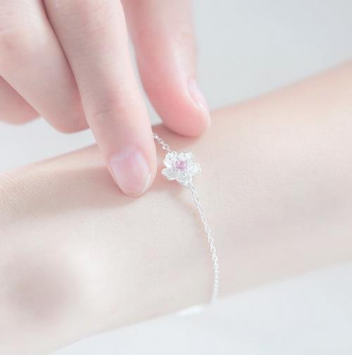 简约秀气的水晶手链 凸显文艺淑女范（图）