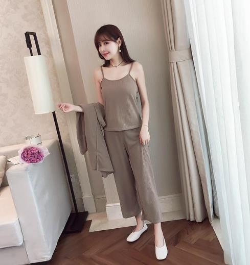 胖MM早春衣橱必备巨显瘦的大码套装（图）