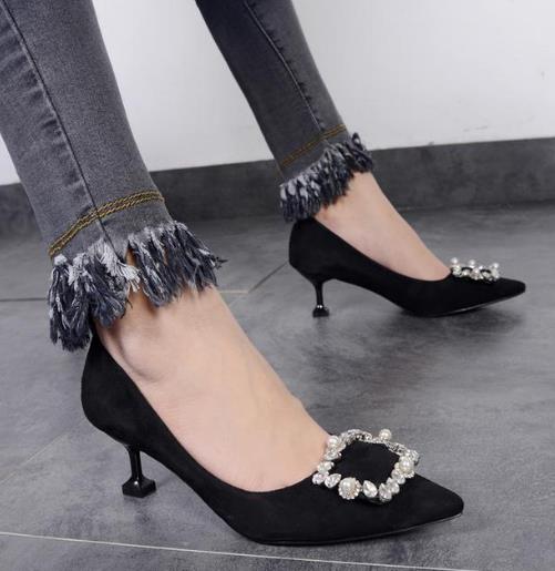 今年最受欢迎的猫跟鞋舒适又时尚（图）