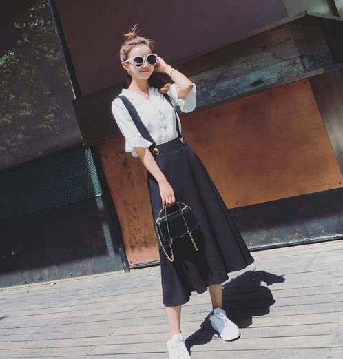 今年最流行这几款减龄显瘦背带裤搭配示范（图）